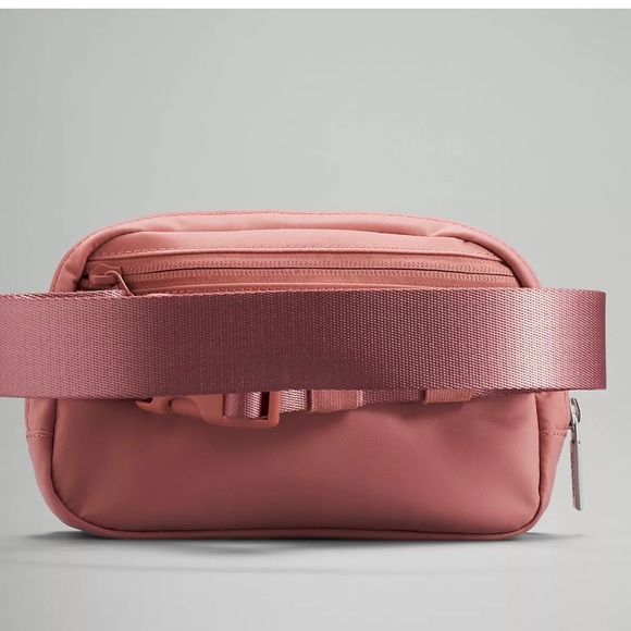 Lululemon Everywhere Belt Bag 1L  Pastel pink NWT - Picture 3 of 3
